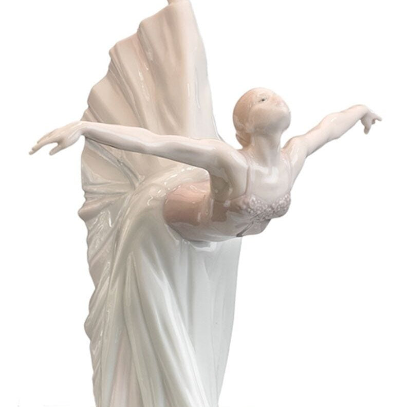 Lladro Giselle arabesque - Lamp (UK) - Araco Interiors