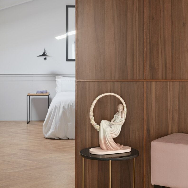 Lladro In her thoughts - Araco Interiors