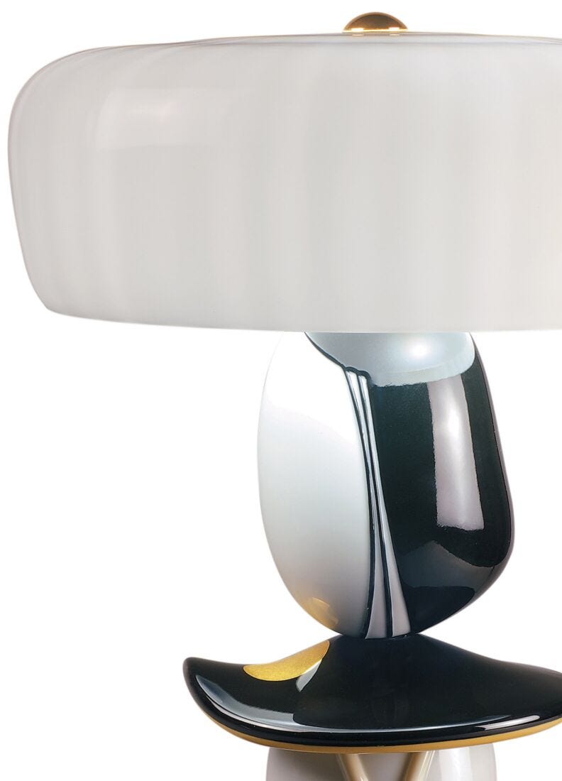 Lladro Hairstyle lamp (H/M) (UK) - Araco Interiors