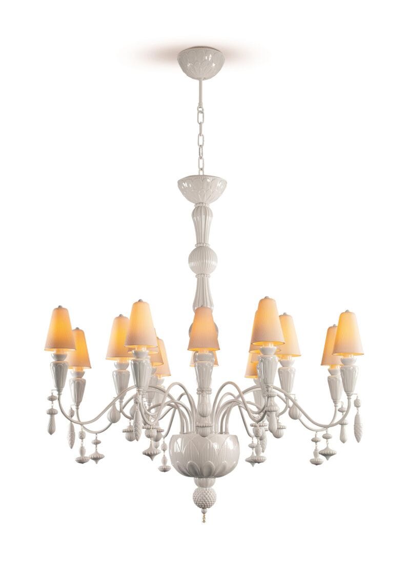 Lladro I&S - Chand.16l.(pM)(white)(CE/UK/CCC) - Araco Interiors