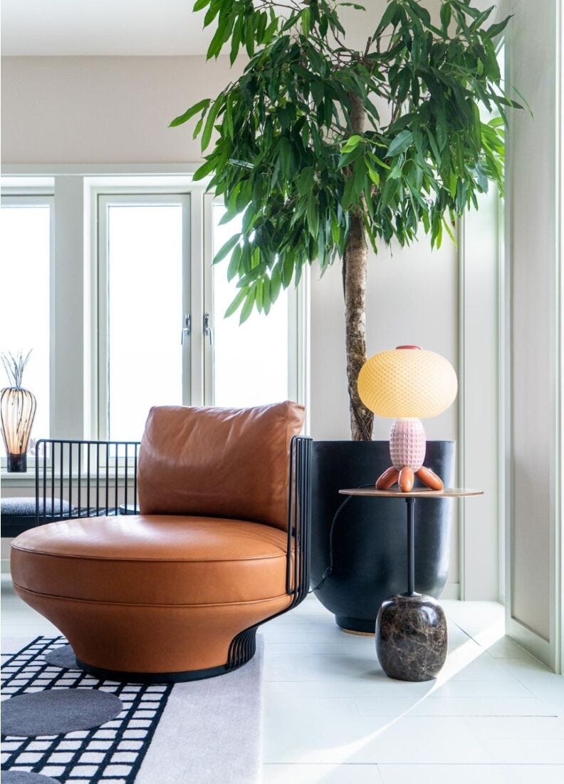 Lladro Soft Blown Table lamp (pink) (UK) - Araco Interiors